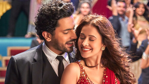 Review Sonu Ke Titu Ki Sweety Is A Highly Entertaining No Brainer Full Of Fun And Pun Full video tera yaar hoon main sonu ke titu ki sweety arijit singh rochak kohli song 2018. review sonu ke titu ki sweety is a