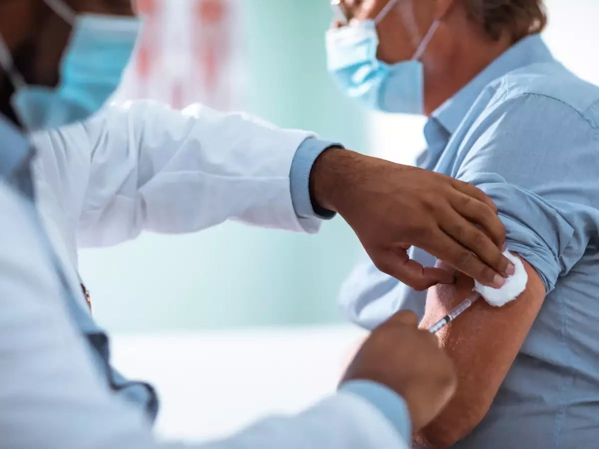 लस घेणाऱ्यांना मुदत ठेवींवर मिळणार अधिक व्याज, सेंट्रल बँक ऑफ इंडियाची योजना