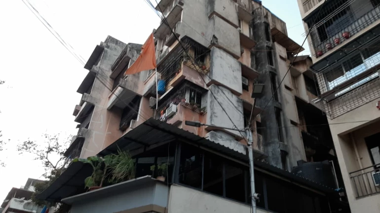 Thane: Building Portion above Shiv Sena MP Rajan Vichare's residence falls down Thane: Building Portion above Shiv Sena MP Rajan Vichare's residence falls down