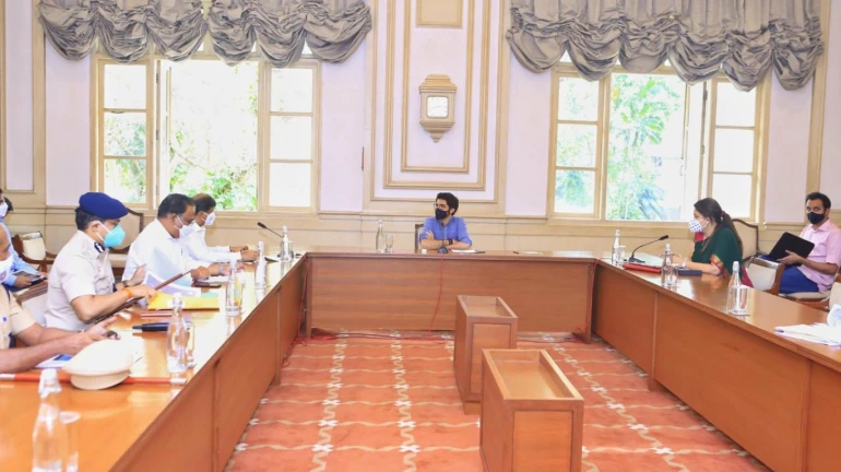 Aditya Thackeray directs officials to work in coordination towards solving traffic congestion in Mumbai Aditya Thackeray directs officials to work in coordination towards solving traffic congestion in Mumbai