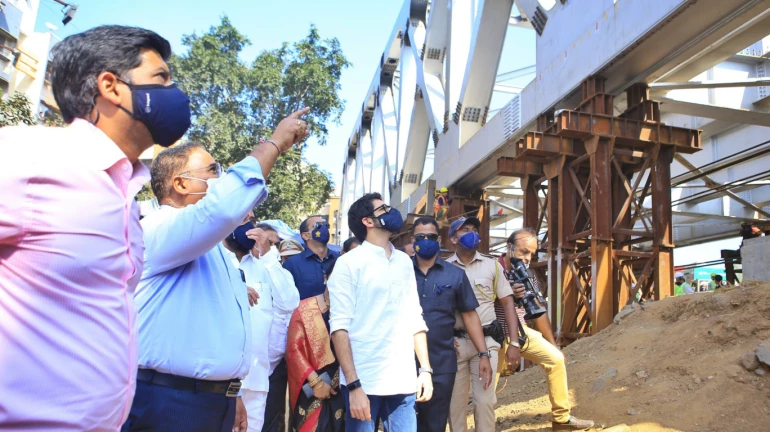 पत्री पुलाचं गर्डर लाँचिंग म्हणजे चांद्रयान नाही, मनसेचा आदित्य ठाकरेंना टोला पत्री पुलाचं गर्डर लाँचिंग म्हणजे चांद्रयान नाही, मनसेचा आदित्य ठाकरेंना टोला