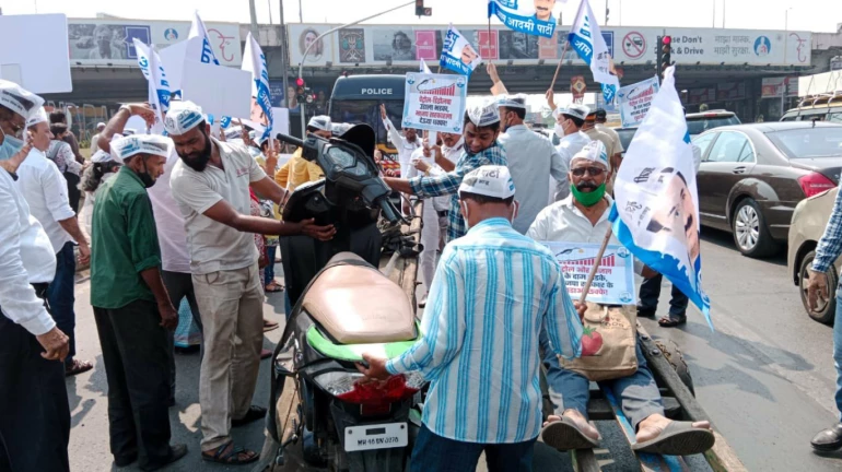 पेट्रोल डीजल की कीमतों में बढ़ोतरी,AAP ने मुंबई में किया विरोध प्रदर्शन