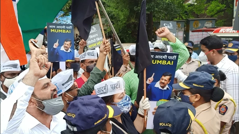 मुंबई : किसान बिल के खिलाफ AAP ने निकाली बाइक रैली, सोशल डिस्टेंस की उड़ाई धज्जियां मुंबई : किसान बिल के खिलाफ AAP ने निकाली बाइक रैली, सोशल डिस्टेंस की उड़ाई धज्जियां