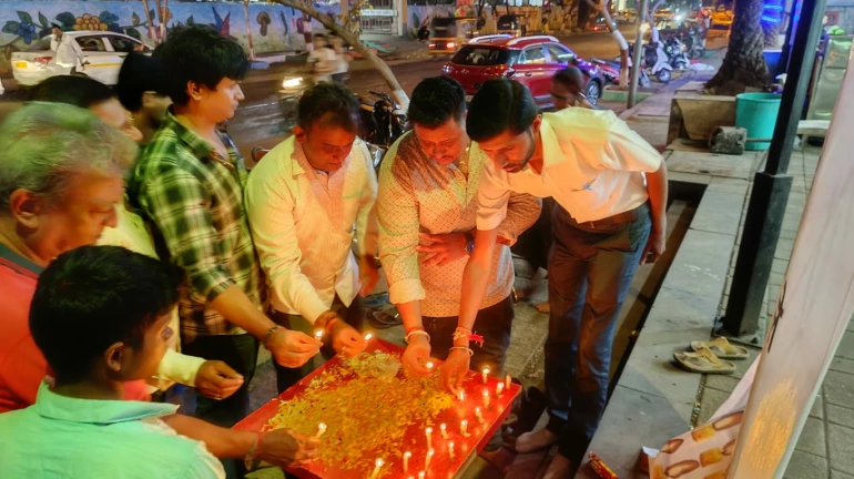 "आत्मसम्मान मंच " की ओर से मीरा रोड में  गुजरात के मोरबी में हुई  दुर्घटना के मृतकों को  दी गई श्रद्धांजलि "आत्मसम्मान मंच " की ओर से मीरा रोड में  गुजरात के मोरबी में हुई  दुर्घटना के मृतकों को  दी गई श्रद्धांजलि