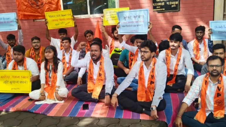 Mumbai: ABVP held a fast to open hostels for international students Mumbai: ABVP held a fast to open hostels for international students