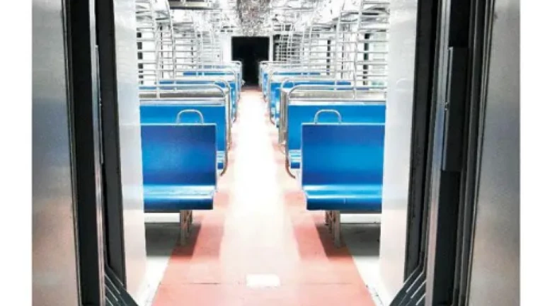 मुंबई लोकल न्यूज-  अब AC लोकल ट्रेनों में भी के कोच होंगे वॉकथ्रू