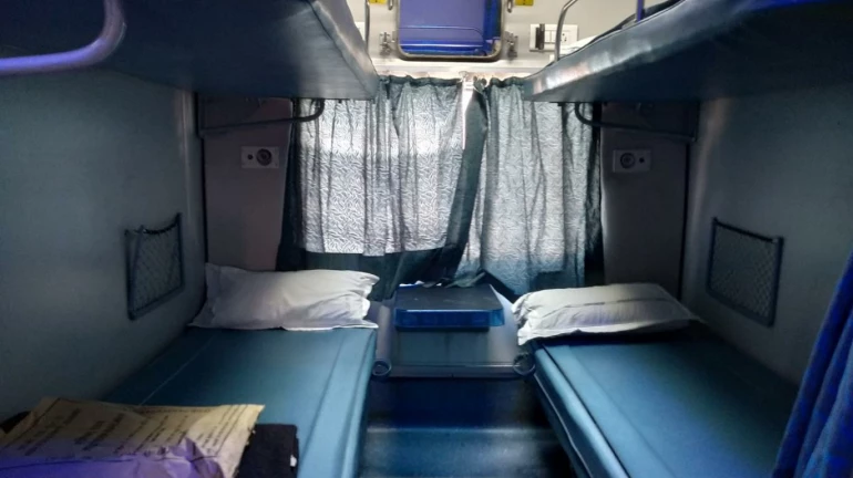 मुंबई सेंट्रल से नई दिल्ली के बीच स्पेशल AC ट्रेन मुंबई सेंट्रल से नई दिल्ली के बीच स्पेशल AC ट्रेन