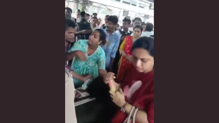 Technical Snag Disrupts CR AC Local; Passengers Face Suffocation Technical Snag Disrupts CR AC Local; Passengers Face Suffocation