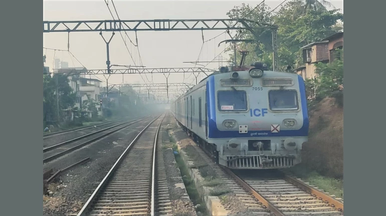 मुंबई - एक ही दिन में एसी ट्रेनों में 2 लाख से अधिक यात्रियों की संख्या दर्ज की गई
