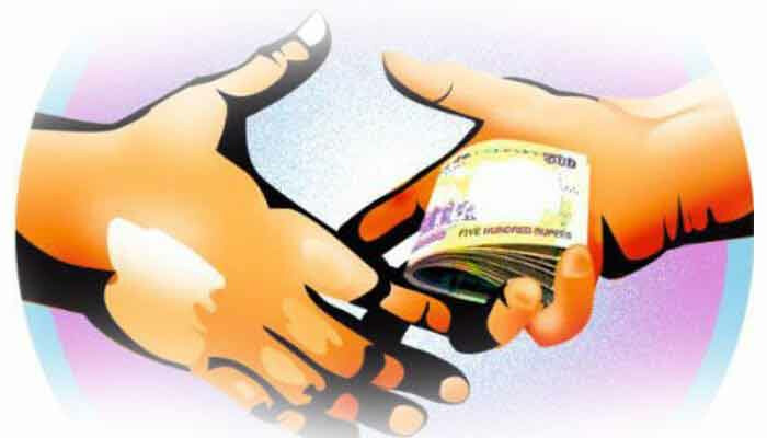 एसीबीच्या दिवसभरात दोन कारवाई, चौघांना अटक