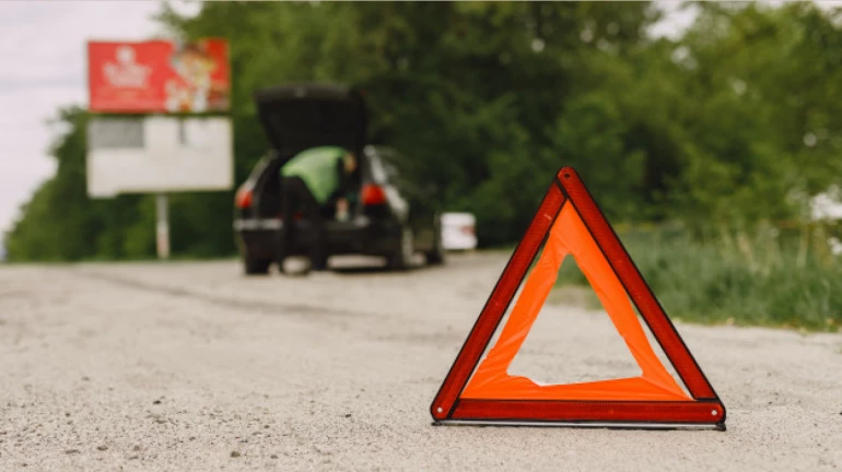 Mumbai: Massive tragedy averted as bus catches fire Mumbai: Massive tragedy averted as bus catches fire