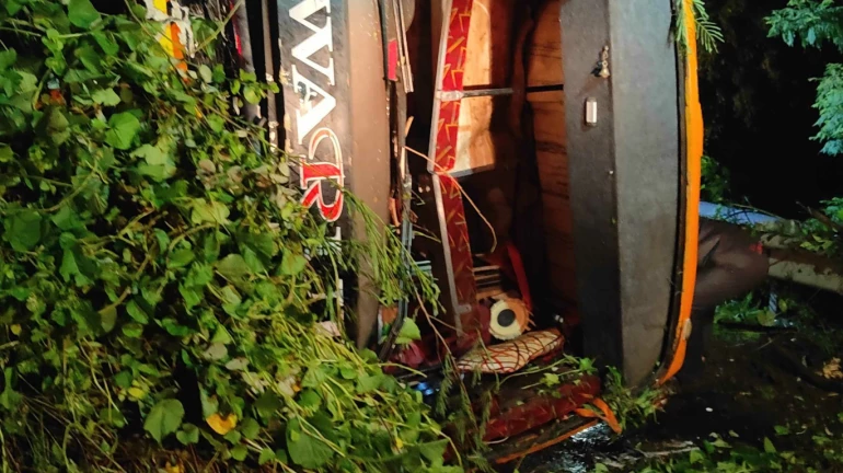 पंढरपुर जा रही बस मुंबई-पुणे एक्सप्रेसवे पर हुई दुर्घटना का शिकार पंढरपुर जा रही बस मुंबई-पुणे एक्सप्रेसवे पर हुई दुर्घटना का शिकार