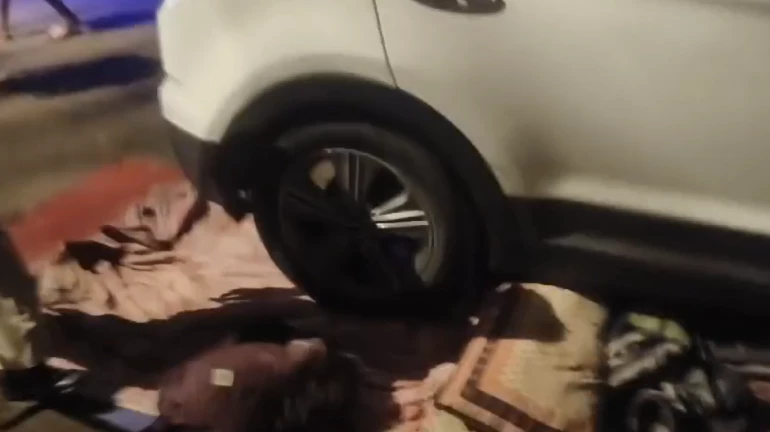 Mumbai: Car runs over 3-year-old son sleeping in mother's lap; Case registered against the driver Mumbai: Car runs over 3-year-old son sleeping in mother's lap; Case registered against the driver