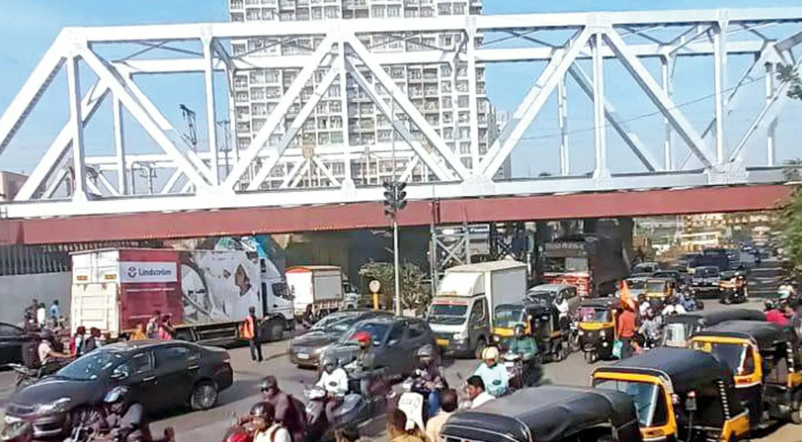 Thane: Railway starts laying new Airoli-Kalwa line with launching of bridge