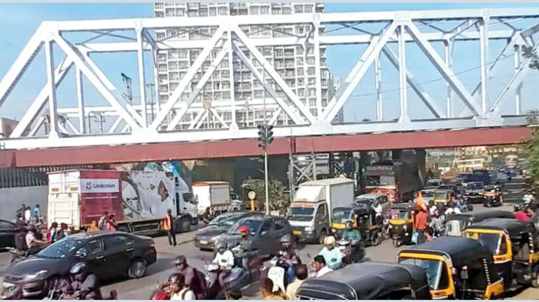 Thane: Railway starts laying new Airoli-Kalwa line with launching of bridge Thane: Railway starts laying new Airoli-Kalwa line with launching of bridge