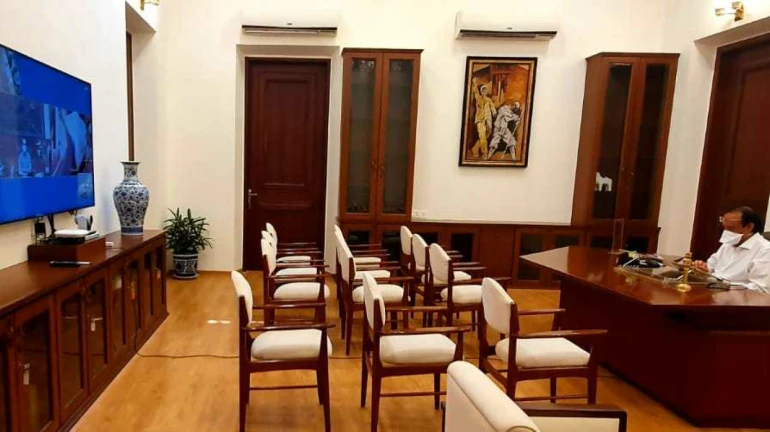 होम क्वारंटाइन में अजीत पवार का काम जोरों पर होम क्वारंटाइन में अजीत पवार का काम जोरों पर