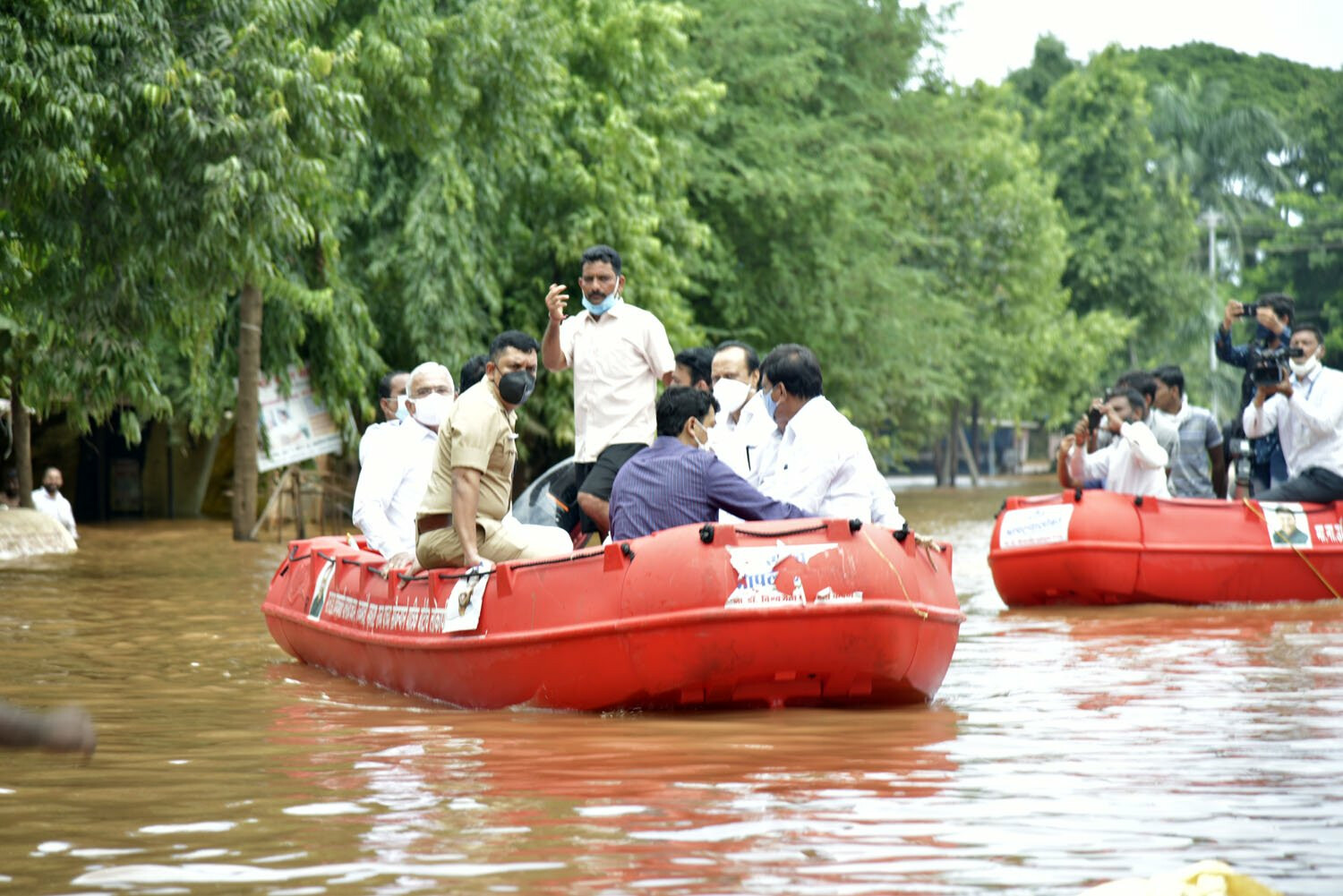 पुराचा वारंवार फटका बसणाऱ्या घरांच्या पुनर्वसनासाठी तातडीने जागा शोधा- अजित पवार