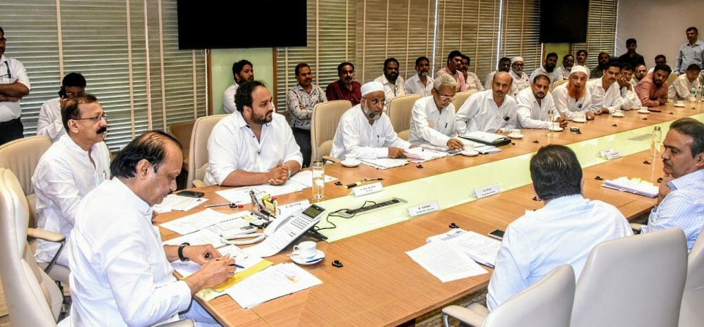 बेहरामपाड़ा में रेलवे को हस्तांतरित अतिरिक्त भूमि के कब्जे के लिए उप मुख्यमंत्री अजीत पवार राजस्व मंत्री से करेंगे चर्चा