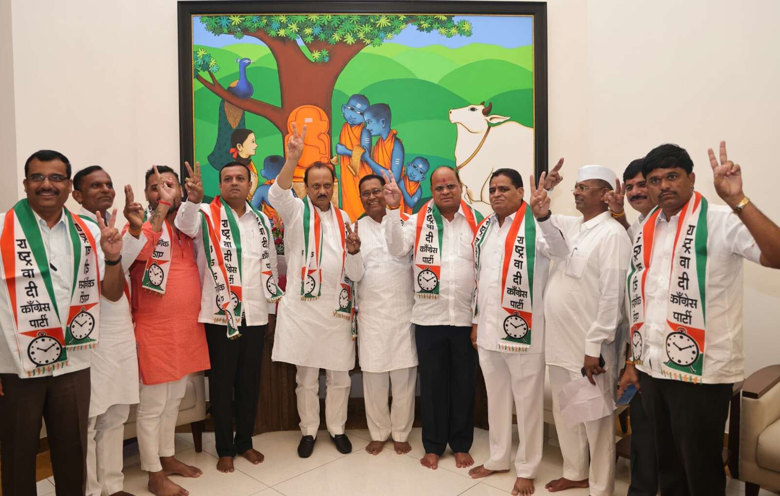 शरद पवार गुट को पारनेर में बडा झटका,पूर्व नगरनियम प्रमुख विजय औटी समेत बड़े नेता अजित पवार के एनसीपी में शामिल