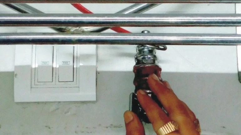 Mumbai Local News: CR Registers 1,706 Unreasonable Alarm Chain Pulling Cases Mumbai Local News: CR Registers 1,706 Unreasonable Alarm Chain Pulling Cases