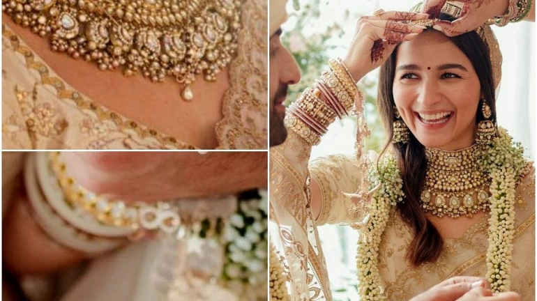 आलिया भट्टच्या मंगळसूत्र ते मेहंदीपर्यंत सर्व गोष्टींमध्ये दडलंय खास चिन्ह, काय आहे त्याचा अर्थ? आलिया भट्टच्या मंगळसूत्र ते मेहंदीपर्यंत सर्व गोष्टींमध्ये दडलंय खास चिन्ह, काय आहे त्याचा अर्थ?