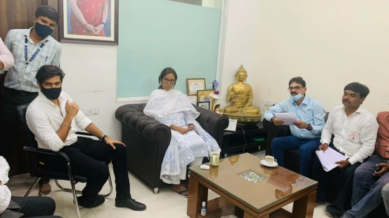 आंदोनकर्त्या शिक्षकांच्या पाठिशी मनसे ठामपणे उभी- अमित ठाकरे आंदोनकर्त्या शिक्षकांच्या पाठिशी मनसे ठामपणे उभी- अमित ठाकरे