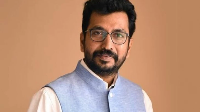 4 जूनला मतमोजणी केंद्रावर मोबाईलसह फिरणारा व्यक्ती कोण? 4 जूनला मतमोजणी केंद्रावर मोबाईलसह फिरणारा व्यक्ती कोण?