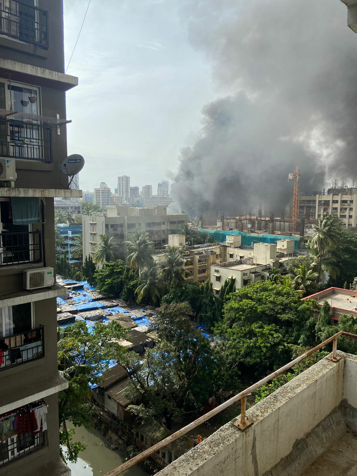 अंधेरीच्या चित्रकूट सेटला भीषण आग, अग्निशमन दलाच्या 10 गाड्या घटनास्थळी