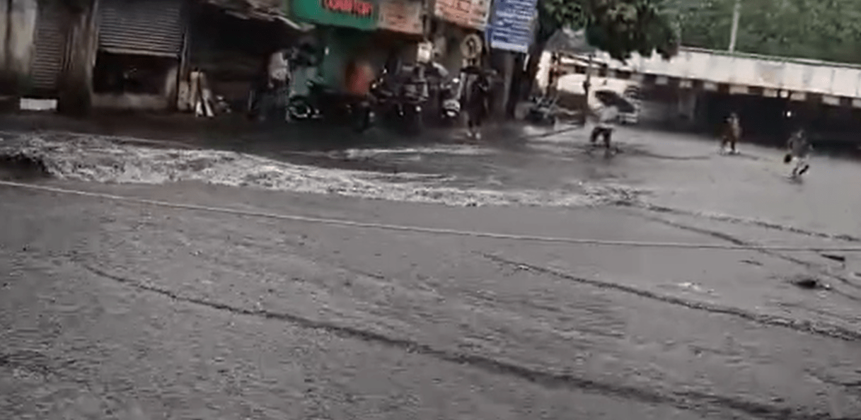 साचणाऱ्या पाण्यावरून मनसे नेते यशवंत किल्लेदार यांची बीएमसीवर टीका