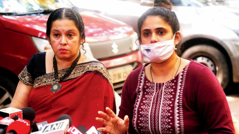 ठाकरे कुटुंबीयांसोबत केलेल्या जमीन व्यवहारात गुपित काय? ठाकरे कुटुंबीयांसोबत केलेल्या जमीन व्यवहारात गुपित काय?