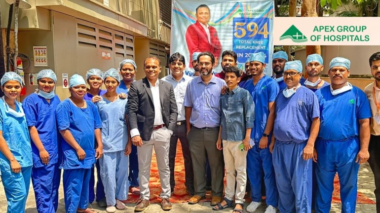 Mumbai doctor performs record 594 Robotic Knee Replacement Surgeries in one year Mumbai doctor performs record 594 Robotic Knee Replacement Surgeries in one year