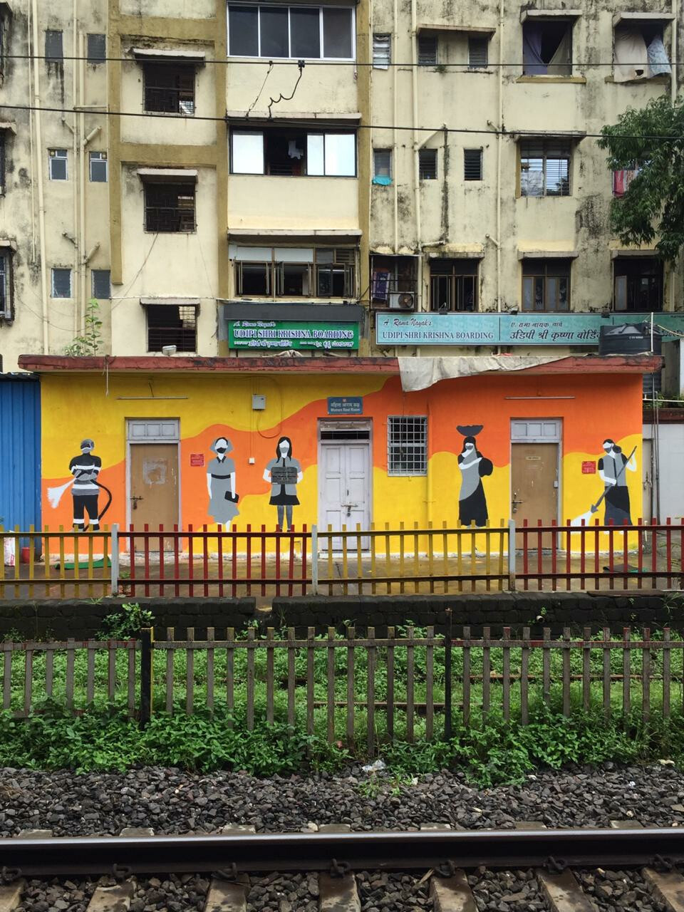 Mumbai NGOs paint 'COVID-19 gratitude art' across four stations