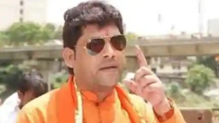 नारायण राणे का सिर काटने वाले को 51 लाख का ईनाम, विश्व हिंदू सेना के अध्यक्ष का विवादित बयान नारायण राणे का सिर काटने वाले को 51 लाख का ईनाम, विश्व हिंदू सेना के अध्यक्ष का विवादित बयान