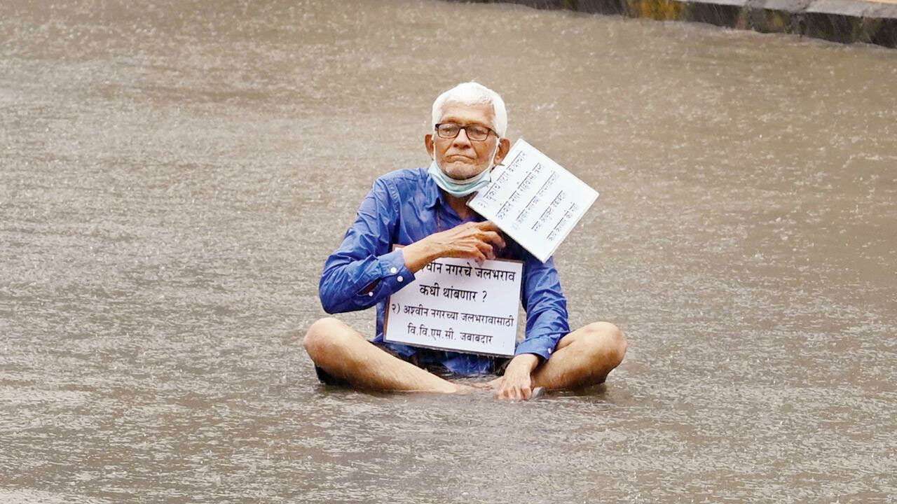 Mumbai: 70-Year-Old Protests in Flooded Road; Blames VVMC for Waterlogged Home