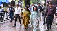 BMC Launches 'Pedestrian First' Drive to Clear Footpaths Across Mumbai BMC Launches 'Pedestrian First' Drive to Clear Footpaths Across Mumbai