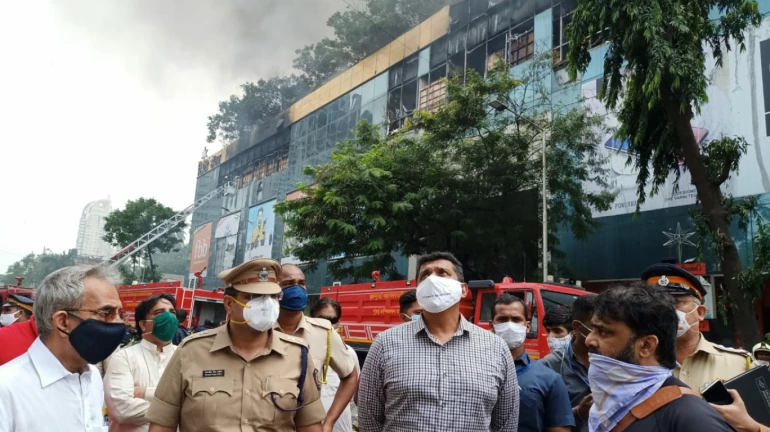 आगीच्या भक्ष्यस्थानी पडलेल्या सिटी सेंटर मॉलची पालकमंत्र्यांकडून पाहणी आगीच्या भक्ष्यस्थानी पडलेल्या सिटी सेंटर मॉलची पालकमंत्र्यांकडून पाहणी