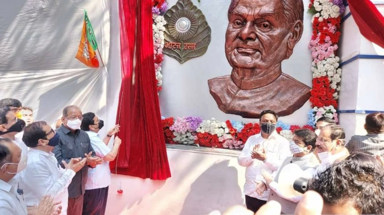 कांदिवली स्पोर्ट अथॉरिटी ऑफ इंडिया में भारतरत्न स्वर्गीय अटल बिहारी वाजपेयी की दीवार की स्थापना कांदिवली स्पोर्ट अथॉरिटी ऑफ इंडिया में भारतरत्न स्वर्गीय अटल बिहारी वाजपेयी की दीवार की स्थापना