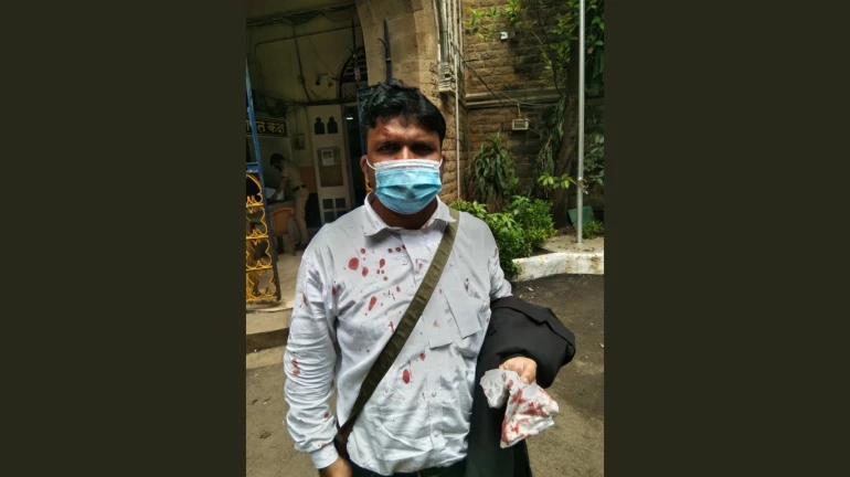 मुंबई: कोर्ट परिसर में ही वकील पर धारदार हथियार से हमला मुंबई: कोर्ट परिसर में ही वकील पर धारदार हथियार से हमला