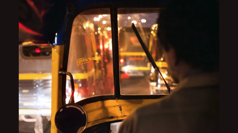 Thane: 27-year-old woman falls off auto while trying to get mobile phone back from robbers, dies; 2 arrested Thane: 27-year-old woman falls off auto while trying to get mobile phone back from robbers, dies; 2 arrested