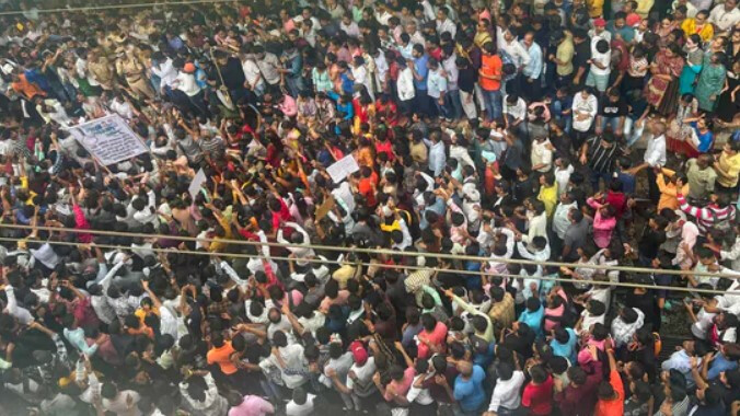 Badlapur News : बदलापुरातील तब्बल 300 आंदोलकांवर गुन्हे