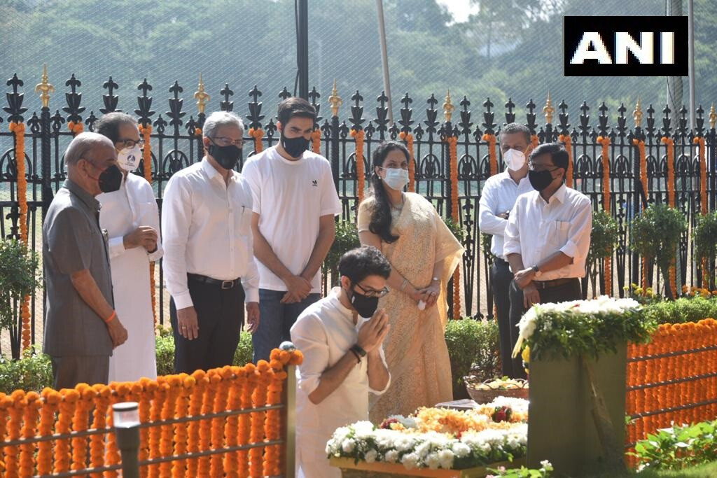 Thackeray family pay tribute to Balasaheb Thackeray at Mumbai's Shivaji Park