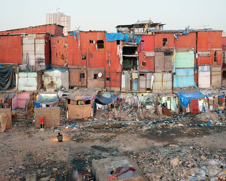 मुंबई- बीएमसी ने बांद्रा में झुग्गी झोपड़ियों को तोड़ा