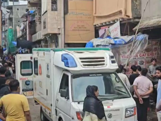 Several Residents Injured After 3-storey Chawl Collapses in Mumbai’s Bandra East