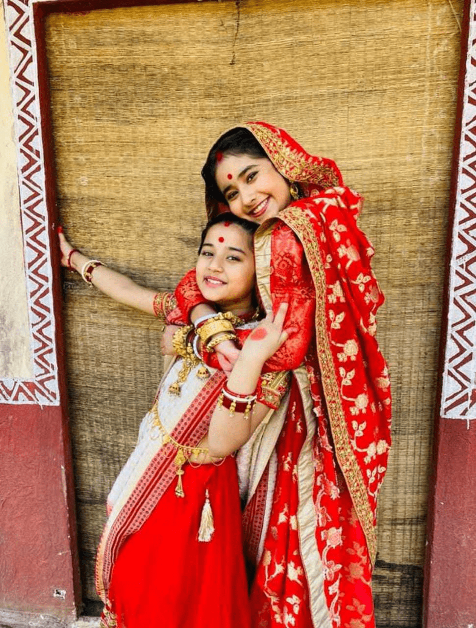 Chahat Tewani and Aura Bhatnagar become good friends on the sets of Barrister Babu