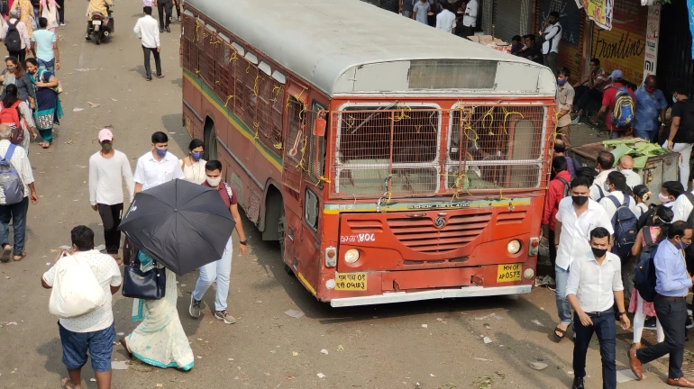 महाराष्ट्र बंद का सबसे ज्यादा असर बेस्ट और एसटी पर महाराष्ट्र बंद का सबसे ज्यादा असर बेस्ट और एसटी पर