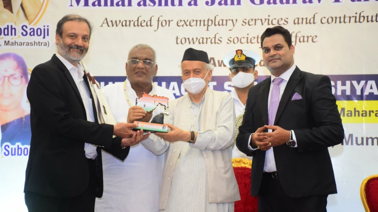 'Maharashtra Jan Gaurav Puraskar' awarded to people’s representatives, doctors, journalists and others at Raj Bhavan