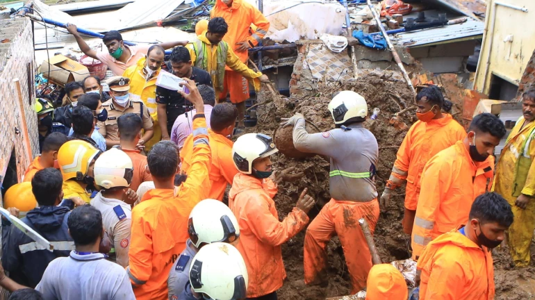 Aaditya Thackeray directs civic body to immediately evacuate residents from dangerous buildings Aaditya Thackeray directs civic body to immediately evacuate residents from dangerous buildings