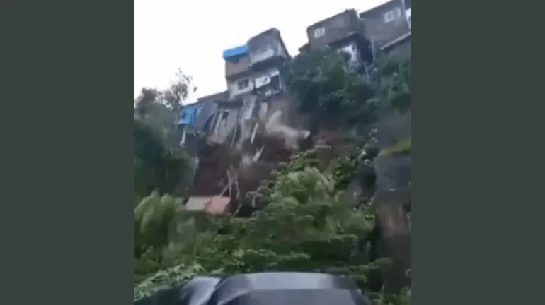 भांडुपमधील खिंडीपाडा परिसरात भिंत कोसळली भांडुपमधील खिंडीपाडा परिसरात भिंत कोसळली