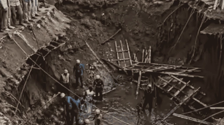 Mumbai: 1 Dead, 10 Injured After Fall Into Construction Pit in Bhandup Mumbai: 1 Dead, 10 Injured After Fall Into Construction Pit in Bhandup