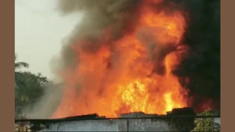 मानपाड़ा के वेफर्स गोडाउन में लगी आग